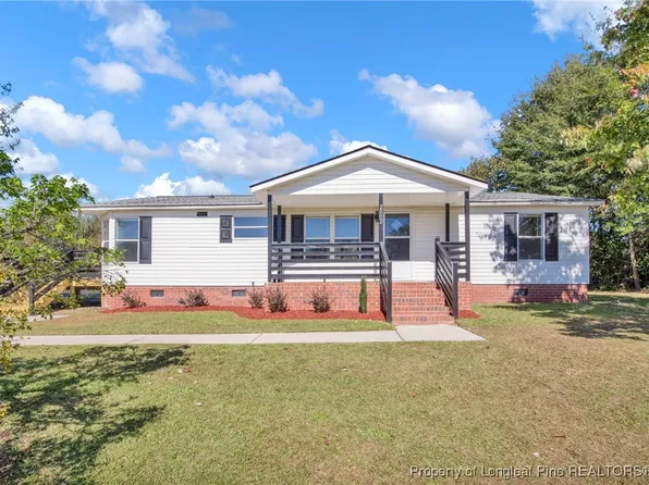 2002 McGuire Dr, Raeford, NC 28376