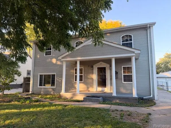 22105 Ridgeway St, Saint Clair Shores, MI 48080