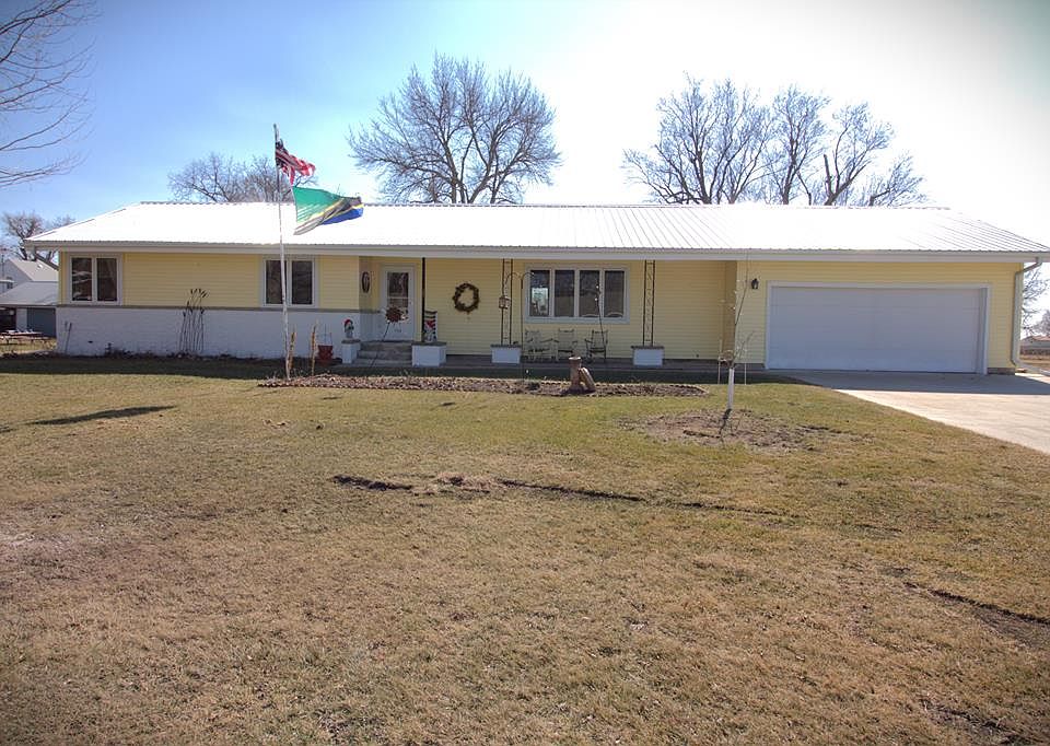 735 Main St, Farnhamville, IA 50538 Zillow