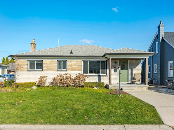 22427 Pointe Dr, Saint Clair Shores, MI 48081