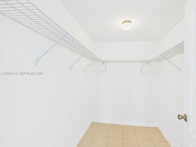 425 NE 30th St #604 — Photo 15