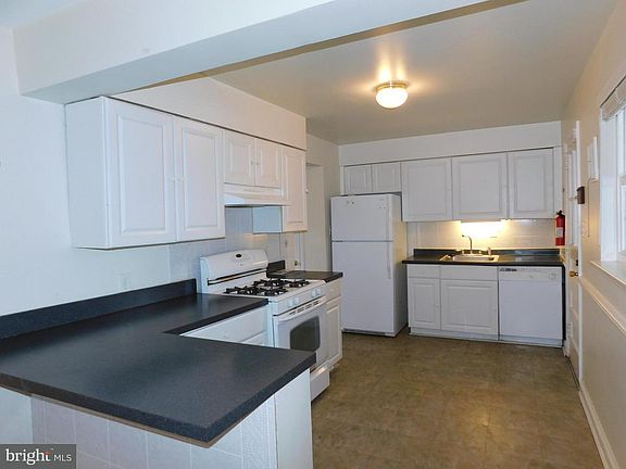 5th image of 3902 Oliver Ave
