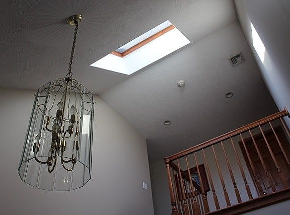 Foyer with skylight 