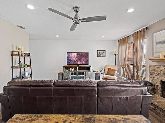 5th image of 637 Baylor Dr