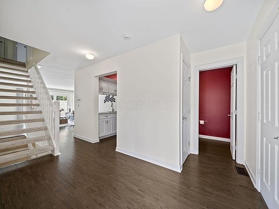 4th image of 2511 Hyacinth Ln