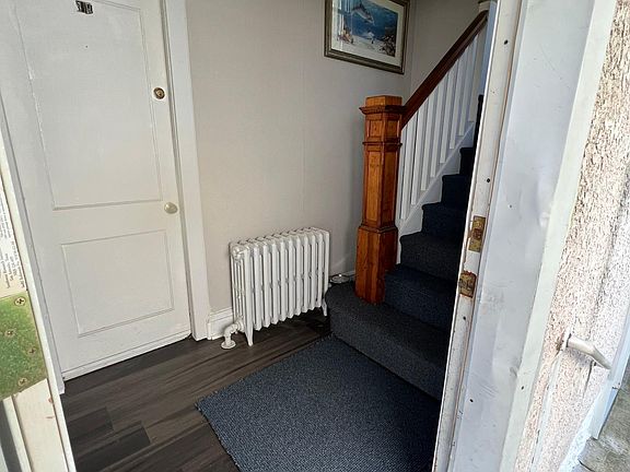 Hallway leading to apartment