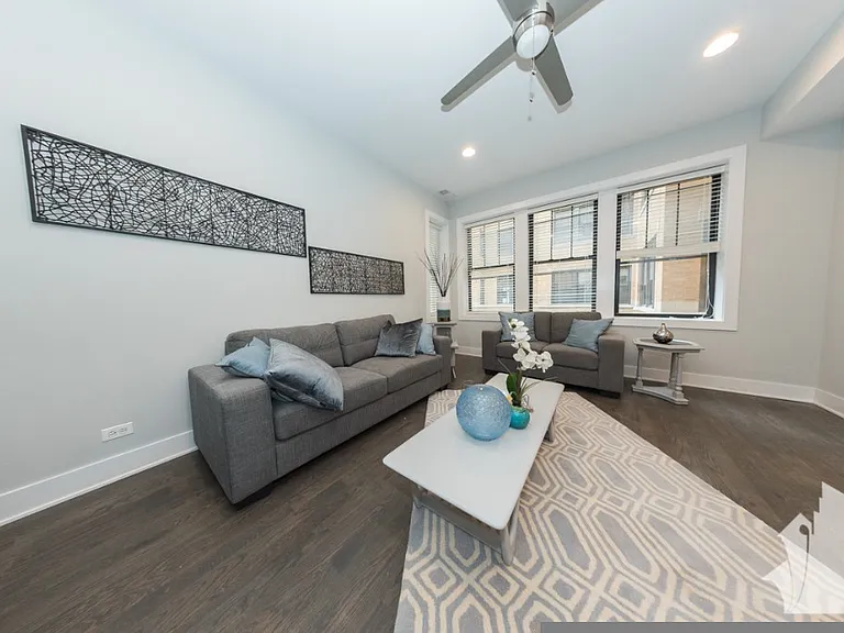 2630 N Rockwell St #2 — Photo 3