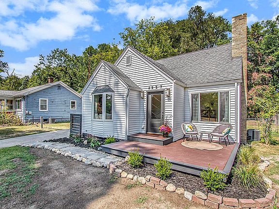 4th image of 4227 Willard St