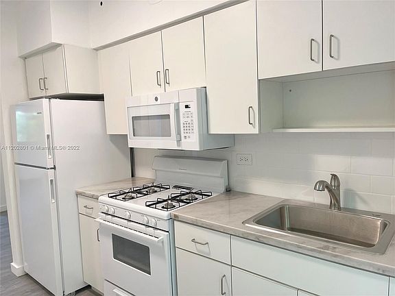 5th image of 1544 Michigan Ave #2