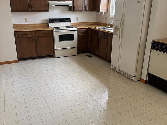 5th image of 125 Andrea Dr