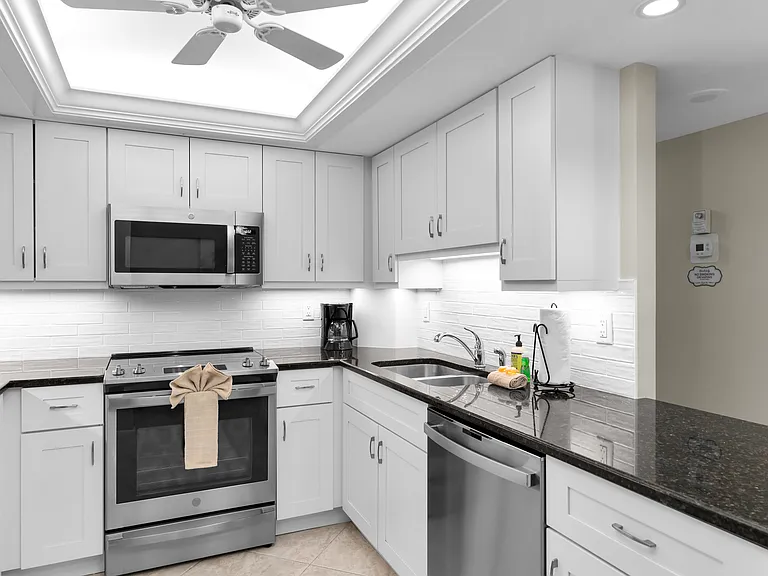 440 Seaview Ct #409 — Photo 8