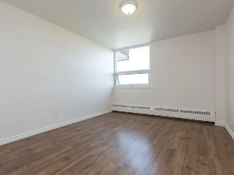 84 Runnymede Rd — Photo 10