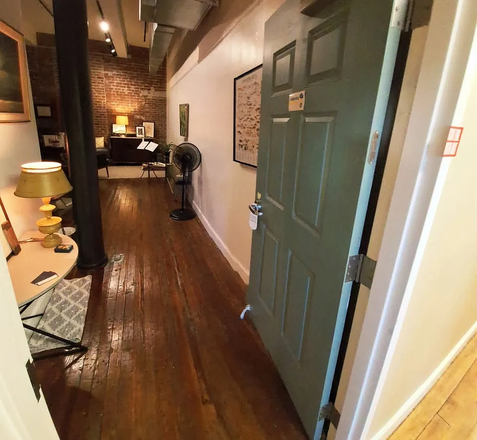 Studio, 691 sqft, $975 — Photo 3