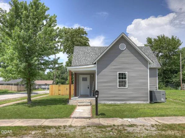 122 W Wilson St, Carterville, MO 64835