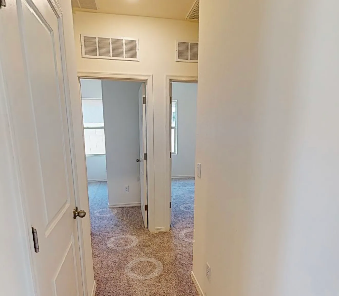 3 bed, 1402 sqft, $2,300 — Photo 3