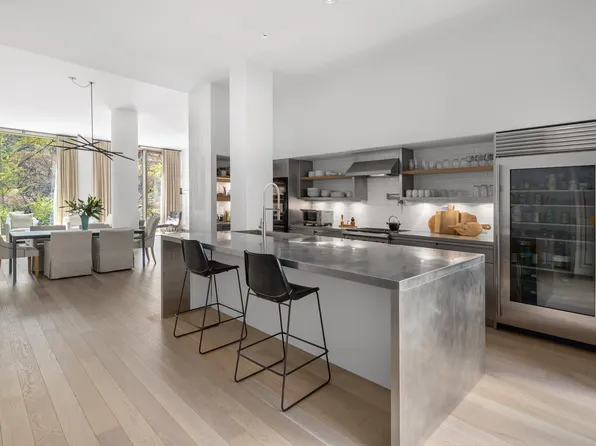 50 Gramercy Park North 3B image 2 of 8