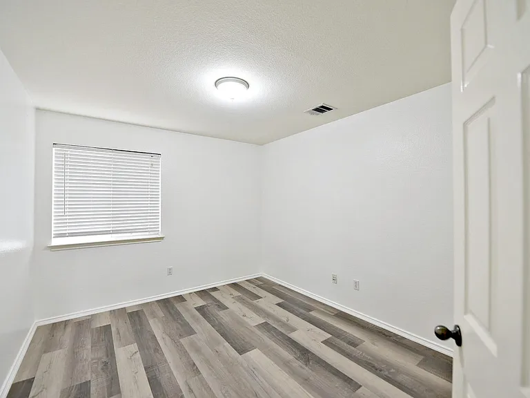 16504 Castletroy Dr — Photo 17