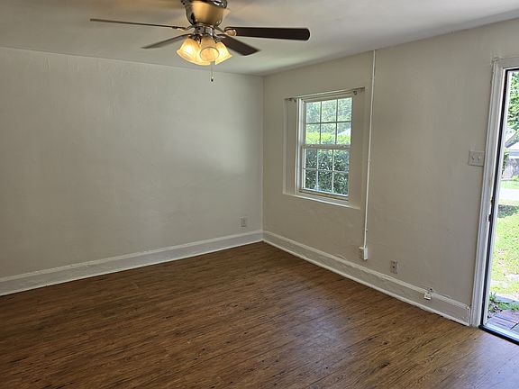 2nd image of 1506 Evergreen St #A