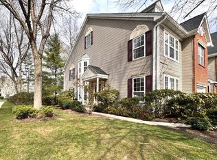 2 Burr Ct, Plainsboro, NJ 08536