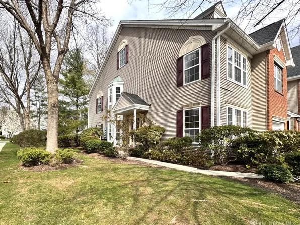 2 Burr Ct, Plainsboro, NJ 08536