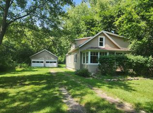 8415 Hickory Nut Grove Rd, Cary, IL 60013