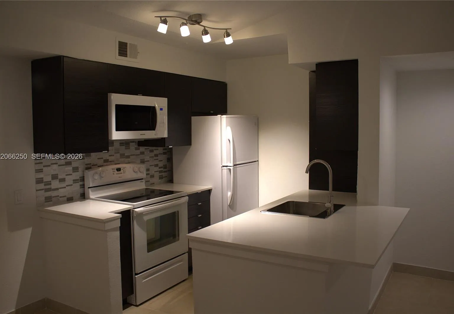 Sundance At Davie Condo — Photo 3