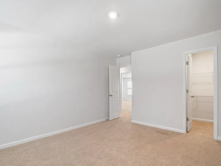 2132 Highland Knoll Dr — Photo 32