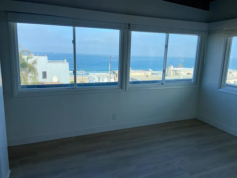 200 Rosecrans Ave #D — Photo 1