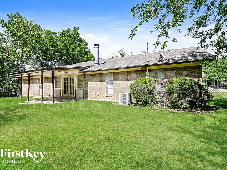 2908 Portales Dr — Photo 18