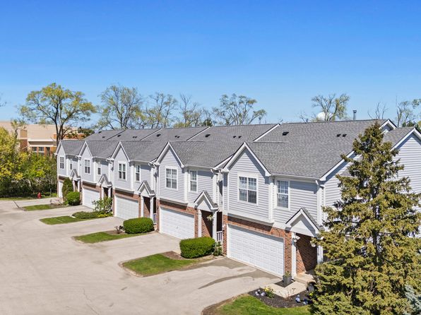 676 E Whispering Oaks Ct, Palatine, IL 60074