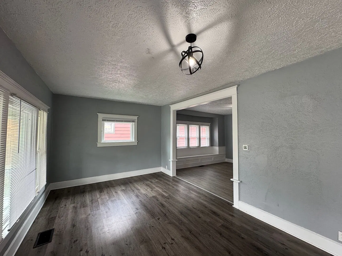 Rivoli Park 2 Beds 1.5 Bath — Photo 2