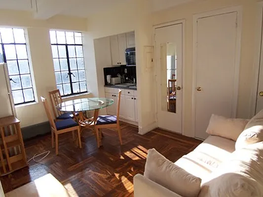 Rented by City Connections Realty | media 15