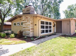 720 N Hickory Ave, Arlington Heights, IL 60004