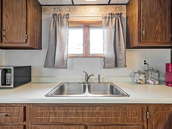 3rd image of 101 Kepple St