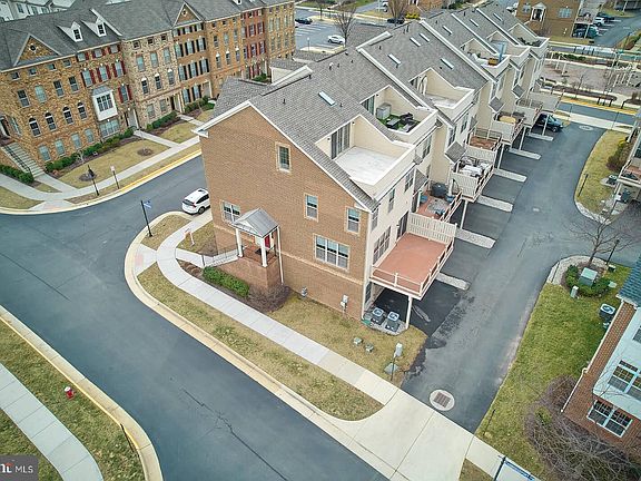 3rd image of 22505 Cambridgeport Sq