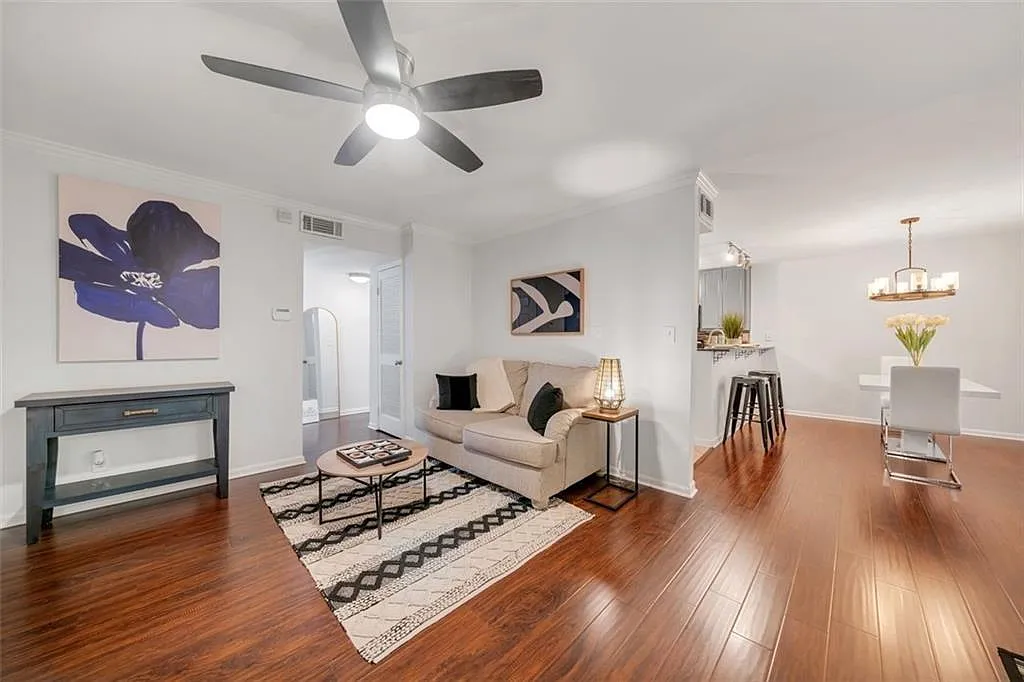 2 bed, 2.0 bath, 1060 sqft, $2,800 — Photo 2