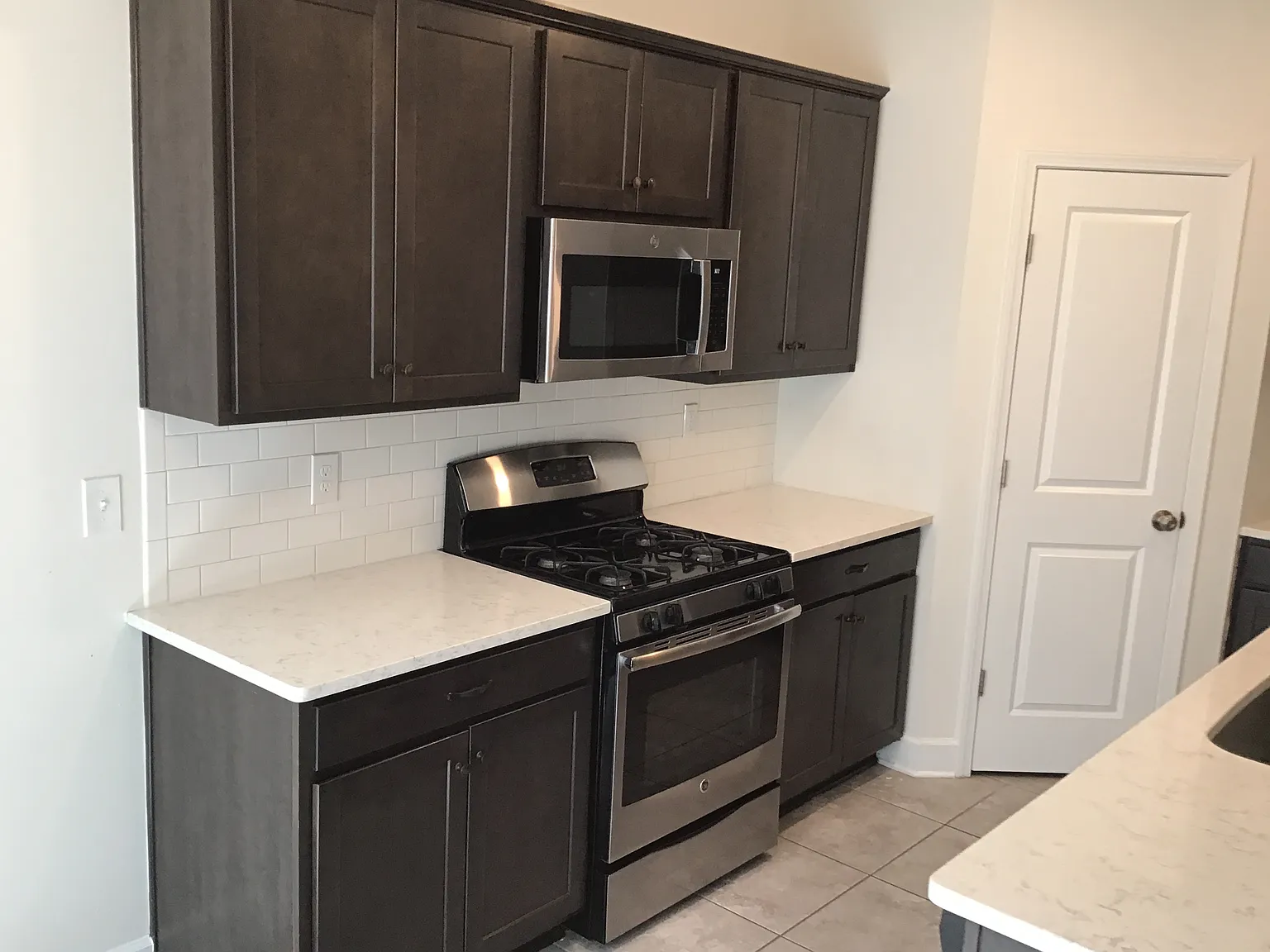 4 bed, 3.0 bath, 2029 sqft, $3,185 — Photo 3