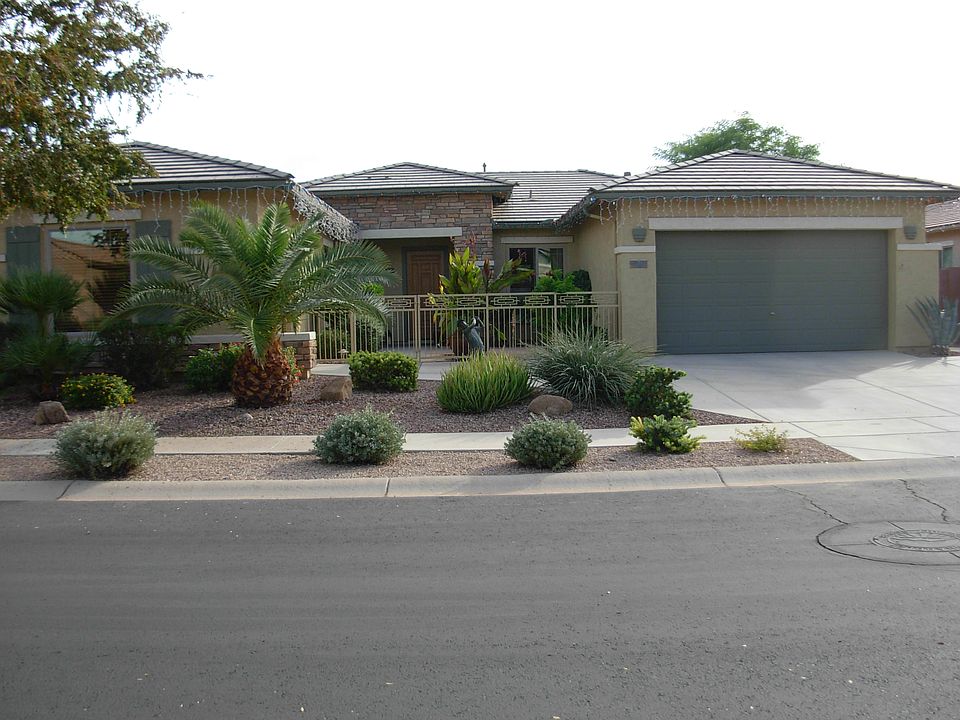 1st image of 625 E Bellerive Pl