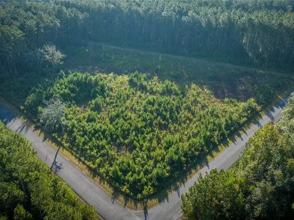 88 James Ln, White Oak, GA 31568