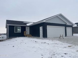 20 27th St SW, Watertown, SD 57201