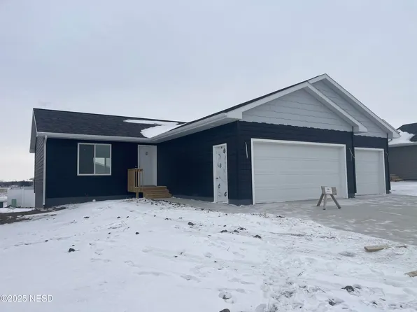 20 27th St SW, Watertown, SD 57201