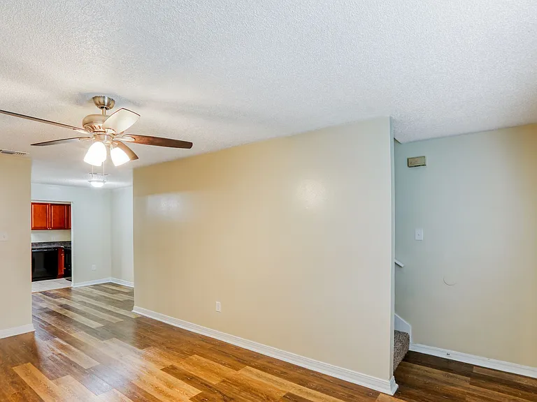 Creekwood Townhomes — Photo 6