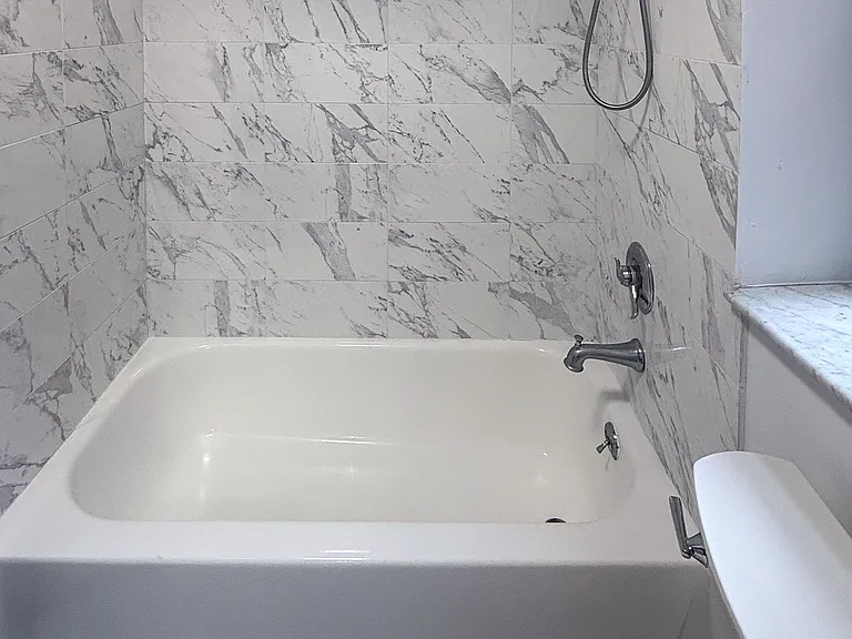 226 E 14th St #4R — Photo 10