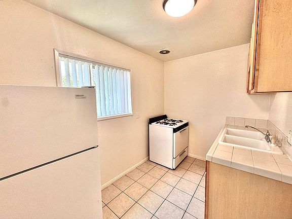 2nd image of 4750-4772 Thorn St #4754