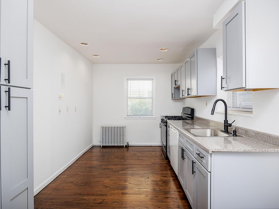 1st image of 835 Penninsula Blvd