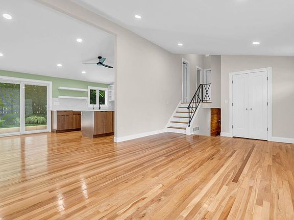 3rd image of 61 Cornell Dr