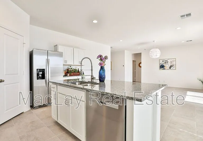 1133 W Descanso Canyon Dr — Photo 2