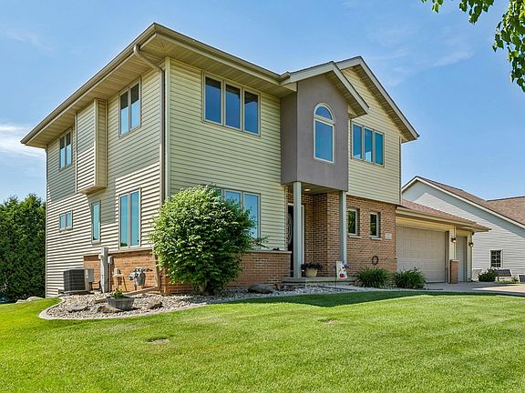 3rd image of 612 Greenfield Dr