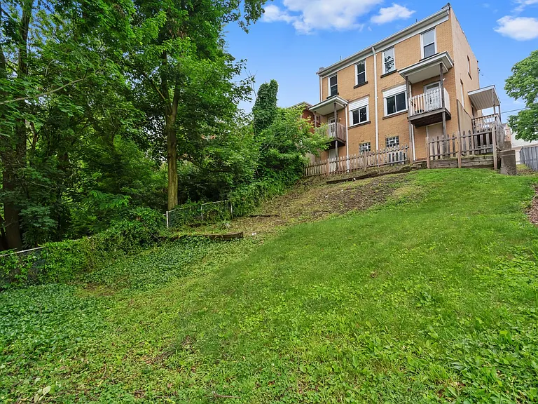 Convenient 2 Bedroom home in Mt. Washington available July 1! — Photo 18