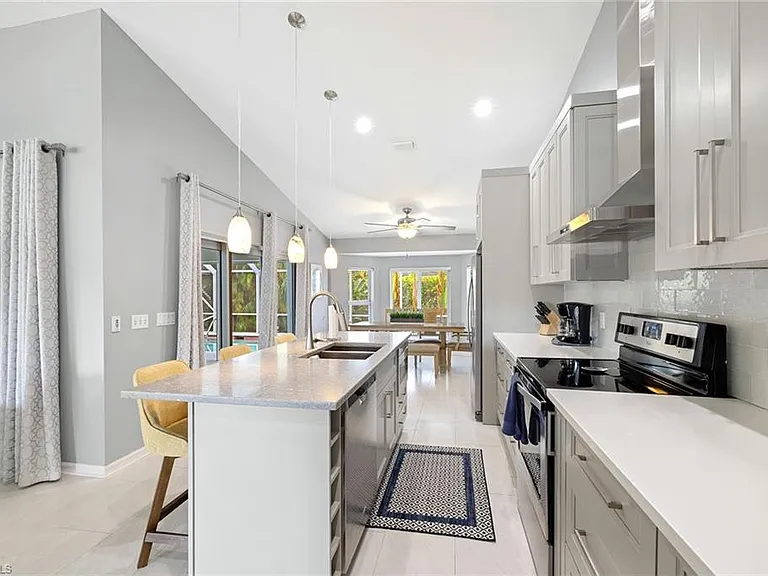 690 Amber Dr — Photo 8
